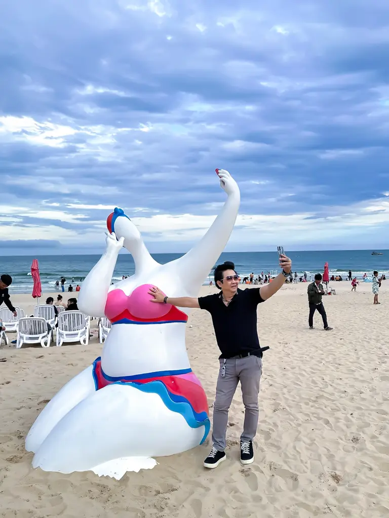 Trãi nghiệm bãi biển bikini beach