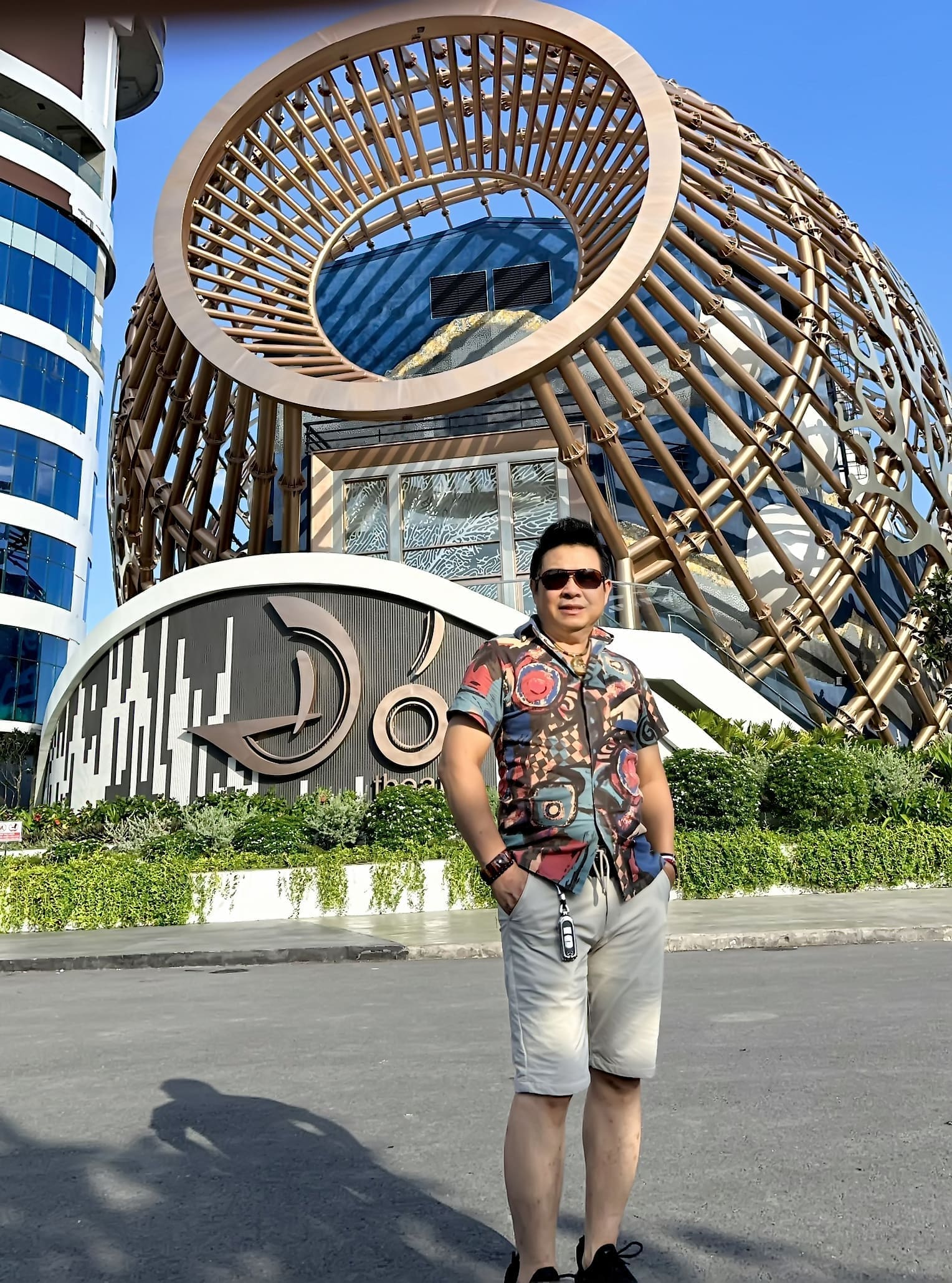 thay-phu-du-lich-nha-trang-nha-hat-do