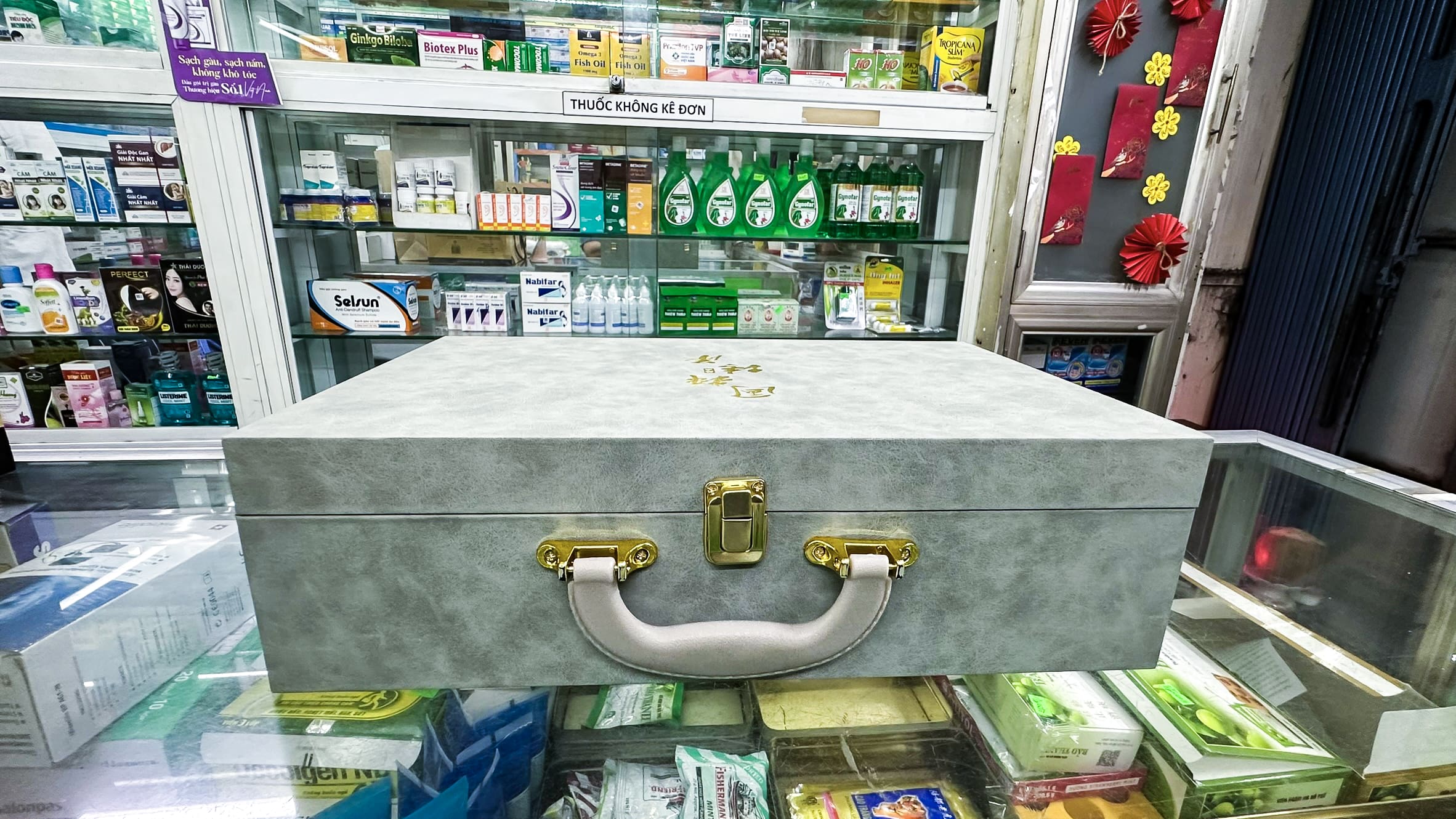 QUÀ TẶNG KẾT THÚC KHÓA - LỚP DƯỢC NGUYỄN TẤT THÀNH ( NHÓM 2 ) 28 IMG_0056