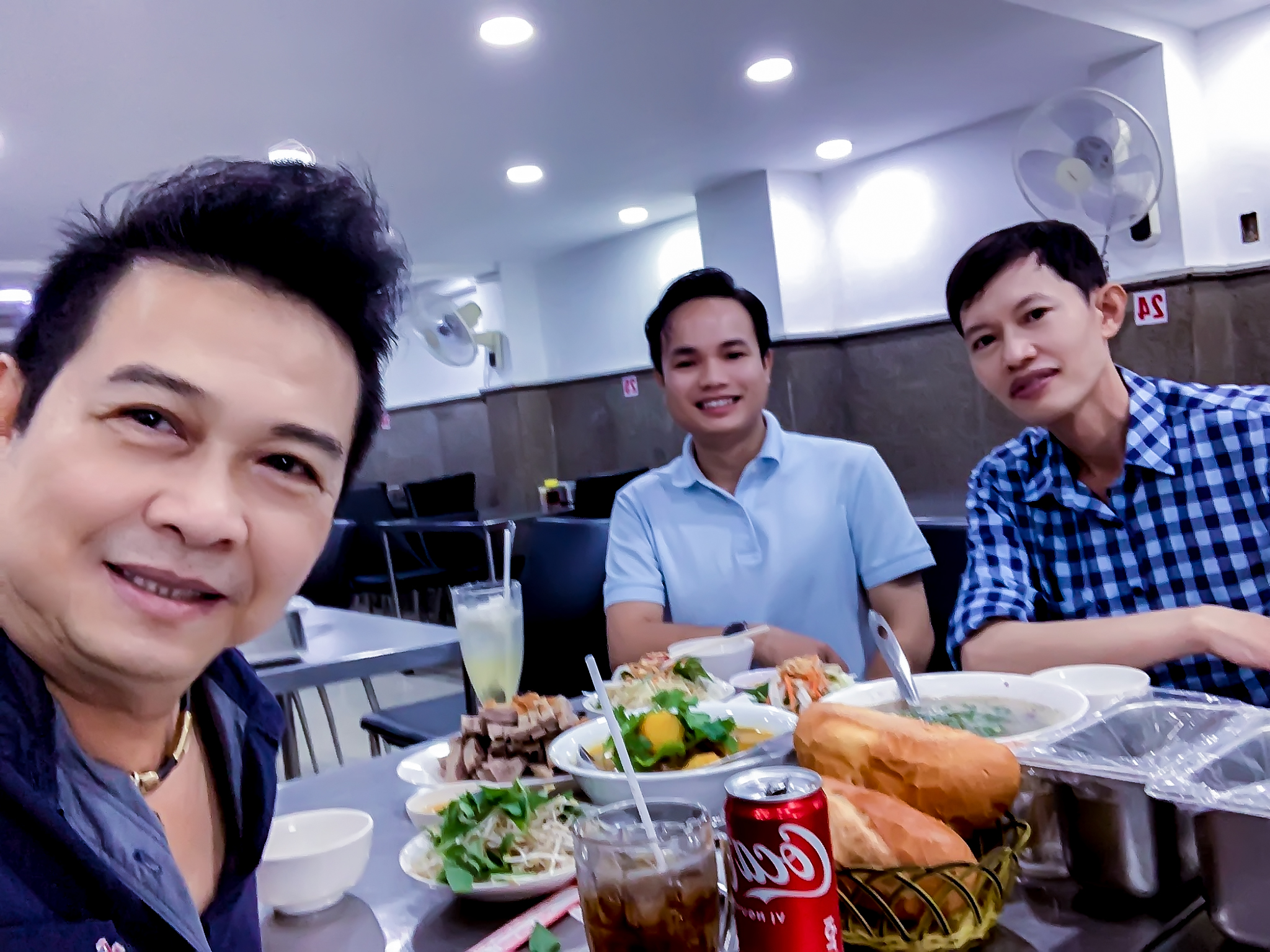 Thay nhathuoctot cung bs ngoan va duoc si Huong tai chau vit thanh da IMG 0675