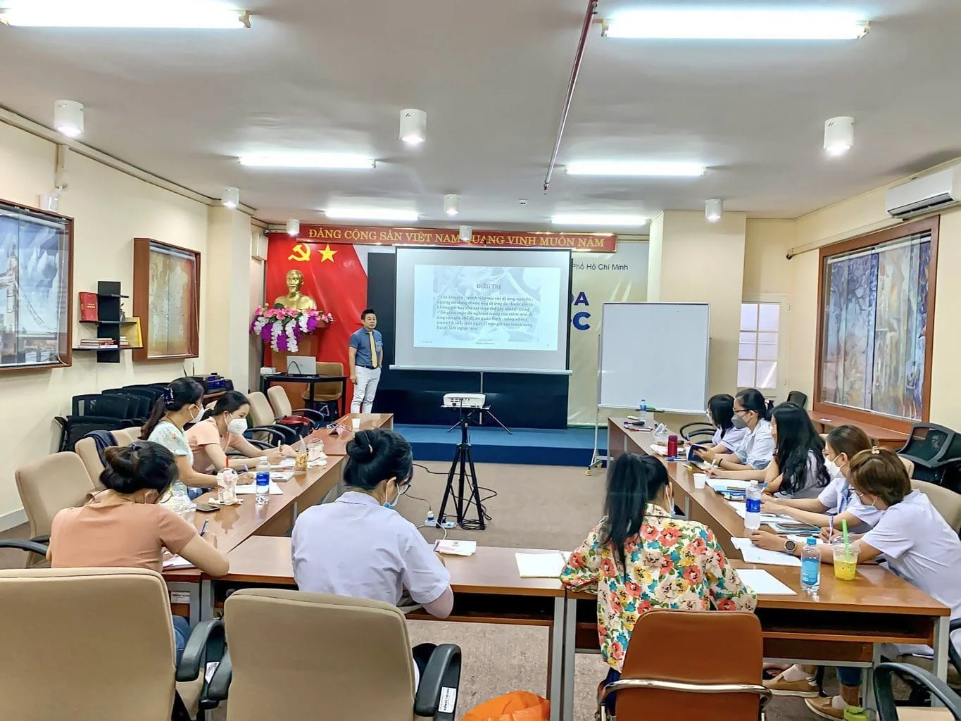 thay-nhathuoctot-voi-bai-giang-hap-dan-voi-ds-khoa0tu-van-thuoc-va-quan-tri-nha-thuoc-gpp